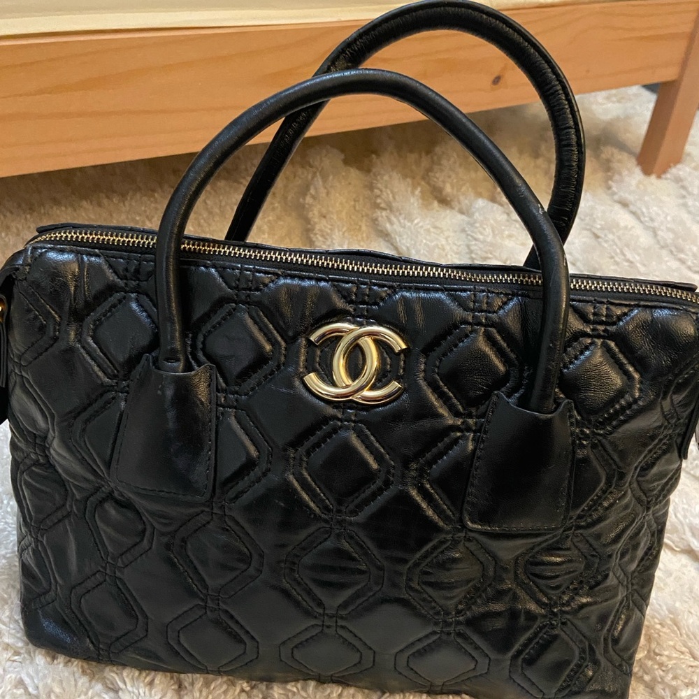 Chanel Chic Black Quilted Handbag